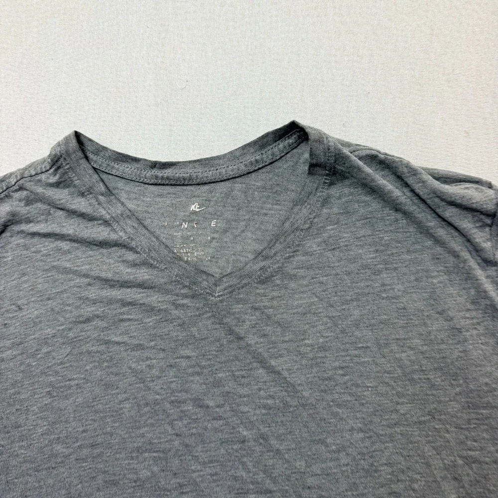 Nike V-Neck Shirt Mens Large Grey Excellent Athletic Cut Tri-Blend Tee